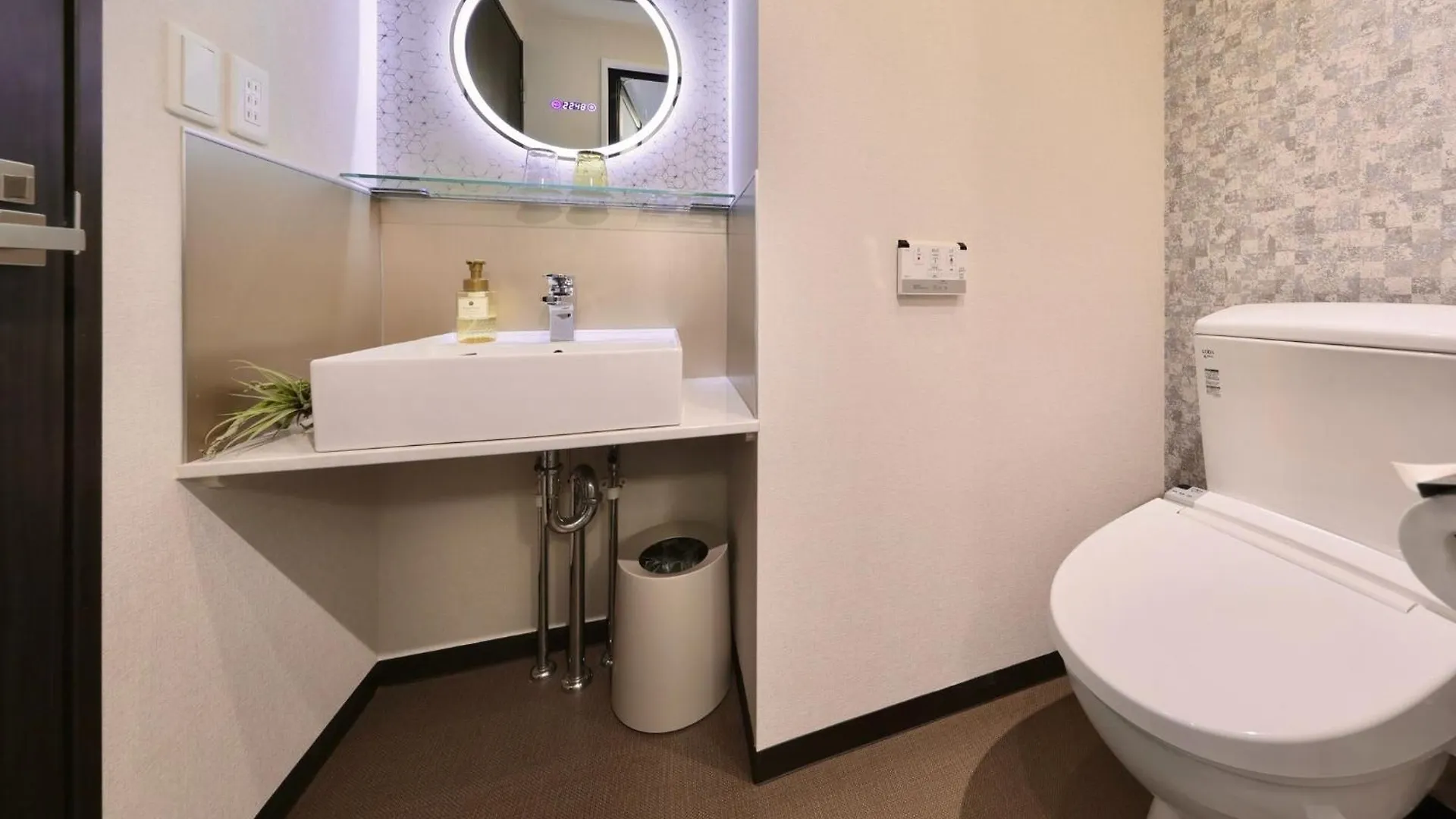 Kuromon Crystal Hotel - Vacation Stay 78184V Osaka